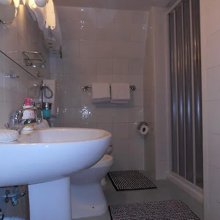 Apartment La Residenza Chiaia Short Let Superior Via Chiaia 82 *